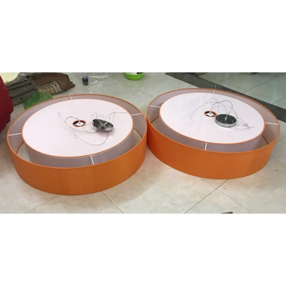 Hai chụp đèn dáng trống tròn lớn màu cam minh hoạ kích thước